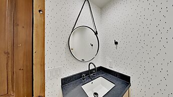 1849 Condos - Spacious 3 Bedrooms with Outdoor Pool & 3 Hot Tubs