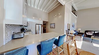 1849 Condos - Spacious 3 Bedrooms with Outdoor Pool & 3 Hot Tubs