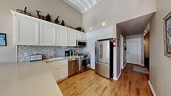 1849 Condos - Spacious 3 Bedrooms with Outdoor Pool & 3 Hot Tubs