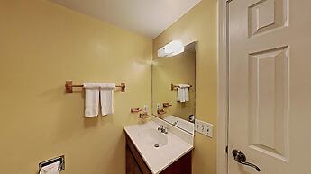 1849 Condos - Spacious 3 Bedrooms with Outdoor Pool & 3 Hot Tubs