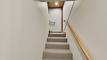 1849 Condos - Spacious 3 Bedrooms with Outdoor Pool & 3 Hot Tubs