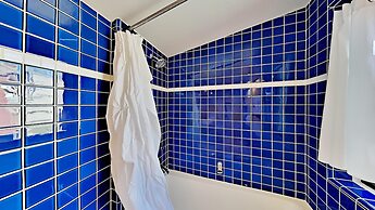 1849 Condos - Spacious 3 Bedrooms with Outdoor Pool & 3 Hot Tubs