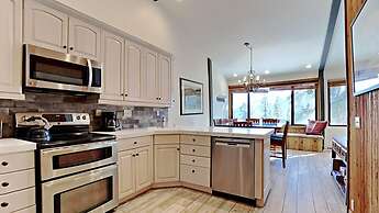 1849 Condos - Spacious 3 Bedrooms with Outdoor Pool & 3 Hot Tubs