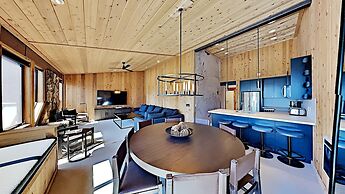 1849 Condos - Spacious 3 Bedrooms with Outdoor Pool & 3 Hot Tubs