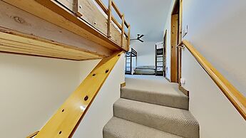 1849 Condos - Spacious 3 Bedrooms with Outdoor Pool & 3 Hot Tubs