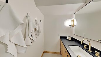 1849 Condos - Spacious 3 Bedrooms with Outdoor Pool & 3 Hot Tubs