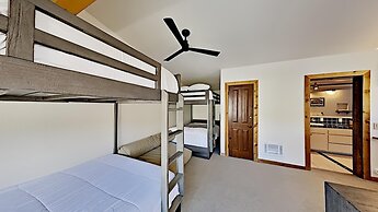 1849 Condos - Spacious 3 Bedrooms with Outdoor Pool & 3 Hot Tubs