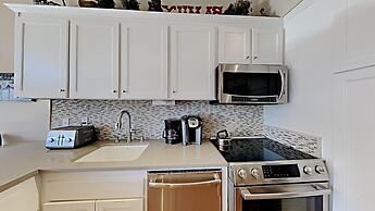 1849 Condos - Spacious 3 Bedrooms with Outdoor Pool & 3 Hot Tubs