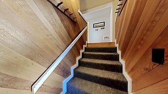 1849 Condos - Spacious 3 Bedrooms with Outdoor Pool & 3 Hot Tubs