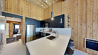 1849 Condos - Spacious 3 Bedrooms with Outdoor Pool & 3 Hot Tubs