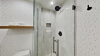 1849 Condos - Spacious 3 Bedrooms with Outdoor Pool & 3 Hot Tubs