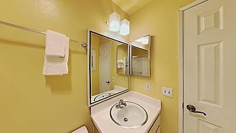 1849 Condos - Spacious 3 Bedrooms with Outdoor Pool & 3 Hot Tubs