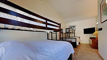 1849 Condos - Spacious 3 Bedrooms with Outdoor Pool & 3 Hot Tubs