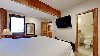 1849 Condos - Spacious 3 Bedrooms with Outdoor Pool & 3 Hot Tubs