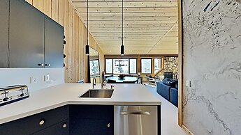 1849 Condos - Spacious 3 Bedrooms with Outdoor Pool & 3 Hot Tubs