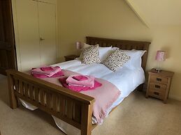 Beautiful 3 Bedroomed Cotswolds Farmhouse