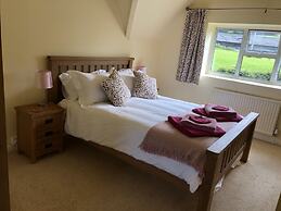 Beautiful 3 Bedroomed Cotswolds Farmhouse