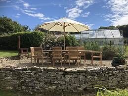 Beautiful 3 Bedroomed Cotswolds Farmhouse