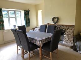 Beautiful 3 Bedroomed Cotswolds Farmhouse