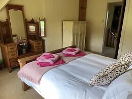 Beautiful 3 Bedroomed Cotswolds Farmhouse