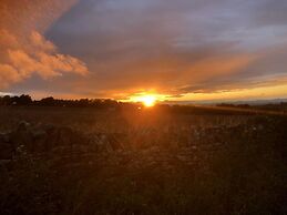 Beautiful 3 Bedroomed Cotswolds Farmhouse