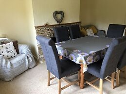 Beautiful 3 Bedroomed Cotswolds Farmhouse