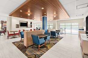 Holiday Inn Express & Suites Suisun City by IHG