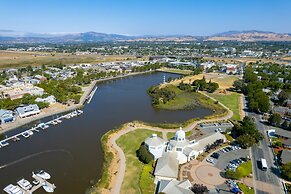 Holiday Inn Express & Suites Suisun City by IHG