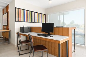 Holiday Inn Express & Suites Suisun City by IHG