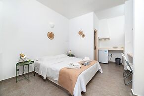 Thallos Cave House and Apartments