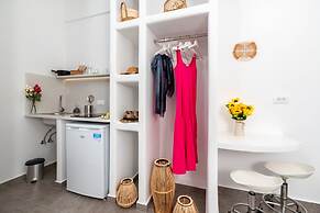 Thallos Cave House and Apartments