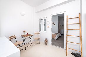 Thallos Cave House and Apartments