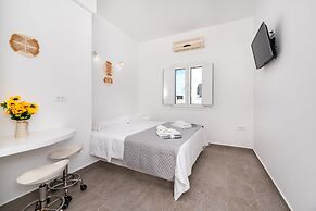 Thallos Cave House and Apartments