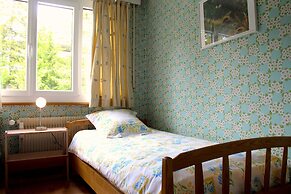 Central & Cozy - Rainbow A