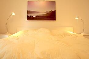 Spacious & Central - Rainbow B