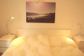 Spacious & Central - Rainbow B