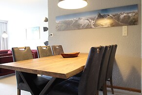 Spacious & Central - Rainbow B