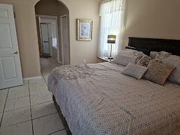 Beautiful 4 Bed Villa in Orlando Sleeping 10