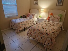 Beautiful 4 Bed Villa in Orlando Sleeping 10