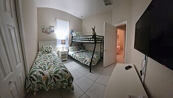 Beautiful 4 Bed Villa in Orlando Sleeping 10