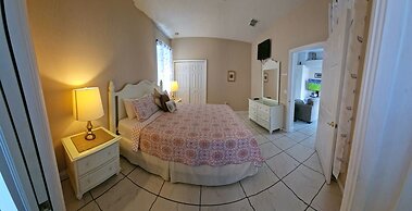 Beautiful 4 Bed Villa in Orlando Sleeping 10