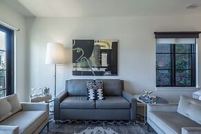 121 Hotel by AvantStay – Modern Comfort in Nashville's West End