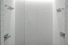 121 Hotel by AvantStay – Modern Comfort in Nashville's West End