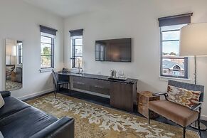 121 Hotel by AvantStay – Modern Comfort in Nashville's West End