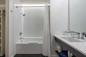 121 Hotel by AvantStay – Modern Comfort in Nashville's West End