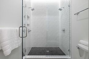 121 Hotel by AvantStay – Modern Comfort in Nashville's West End