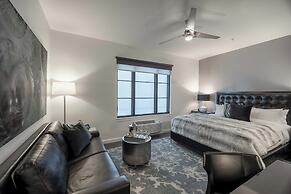 121 Hotel by AvantStay – Modern Comfort in Nashville's West End
