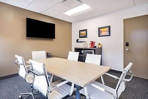 Super 8 by Wyndham Moosonee