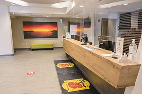 Super 8 by Wyndham Moosonee