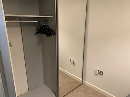 Stylish and Immaculate 2-bed Apartment in Leigh